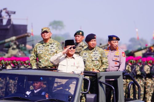 Presiden Prabowo Subianto memimpin Upacara Gelar Pasukan TNI di Pusdiklatpassus Batujajar