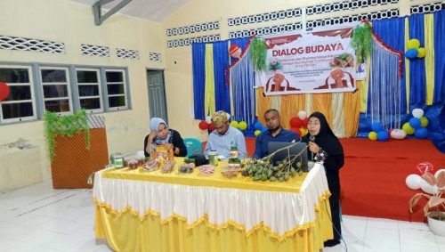 Panitia dialog budaya tentang pelestarian halua kenari di Makian