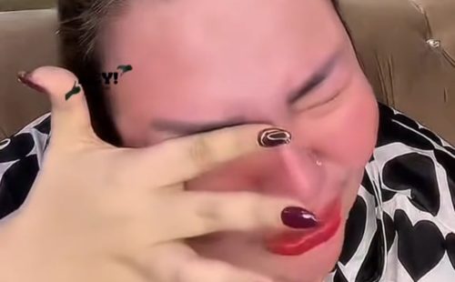 Lisa Mariana menangis dalam siaran langsung di TikTok saat pengumuman hasil tes DNA anaknya dengan Ridwan Kamil.