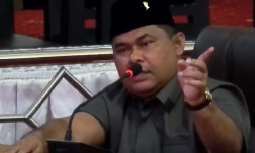Anggota DPRD Maluku Utara Fraksi PDI Perjuangan, Said Banyo, berbicara tegas dalam rapat paripurna di Sofifi.