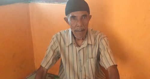 Seorang guru tua di Halmahera Selatan yang mengabdikan diri puluhan tahun tanpa pamrih, Muhammad Hi. Ali.