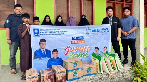 Anggota DPRD PAN Halsel menyerahkan sembako di Pondok Pesantren Integral Hidayatullah Bacan.