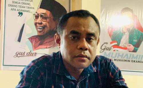 Ady Hi. Adam mendesak Kejati Malut usut kasus korupsi kapal cepat Halsel Expres.