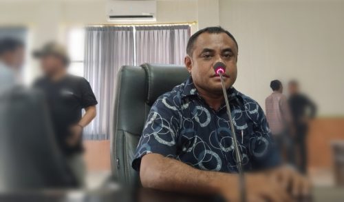 Ketua BARAH, Ady Hi. Adam, mengecam dugaan korupsi kapal Halsel Expres dan pelantikan kades ilegal oleh Bupati Bassam Kasuba.