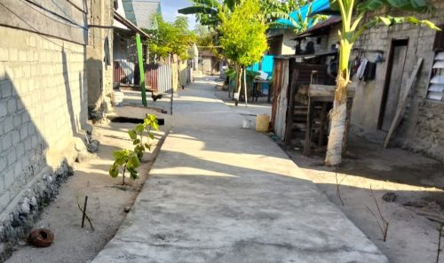 Jalan di Desa Talimau, Kecamatan Kayoa, Kabupaten Halmahera Selatan