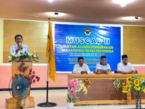 Safri Talib, SH saat menghadiri Muscab II IKA PMII Halsel.