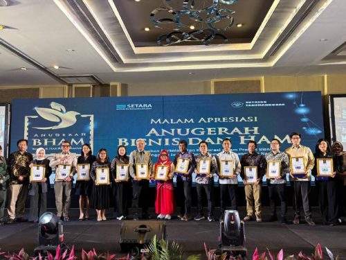 Harita Nickel menerima penghargaan Bisnis dan HAM 2025 dari SETARA Institute di Jakarta.