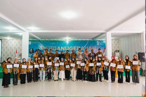 Penyerahan Beasiswa Harita Gemilang 2025 kepada mahasiswa asal Pulau Obi, Kabupaten Halmahera Selatan