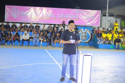 Maulana, Ketua Pemuda BAM, menyampaikan sambutan pada pembukaan BAM Futsal League 2026 di Labuha.
