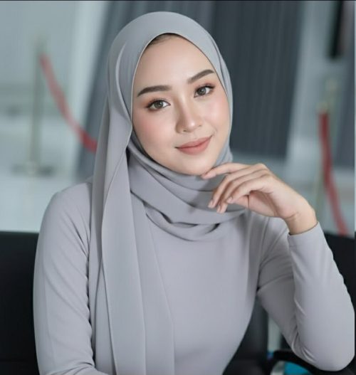 Tiara Altintoph H, Konsultan SnapBoost Wilayah Maluku Utara saat memberikan keterangan terkait Seminar Akbar di Ternate.